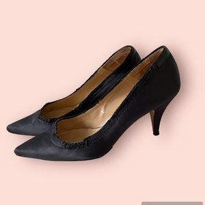 Satin vintage style pumps